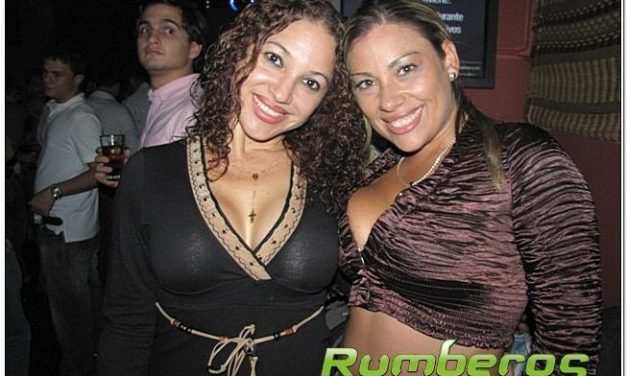 Disfrutando de un Sabado de Rumba en Sei Bar