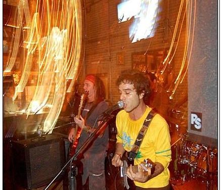 Wahala descargo su buena Vibra en Bar 205