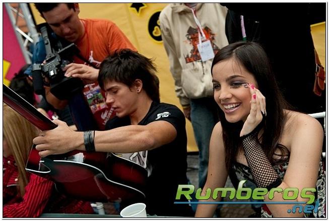 ¡Éxito total! La Firma de autografos y Lanzamiento del disco de la serie màs exitosa del momento ISA TKM
