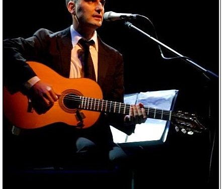 Jorge Drexler presenta su disco Cara B en el Aula Magna.