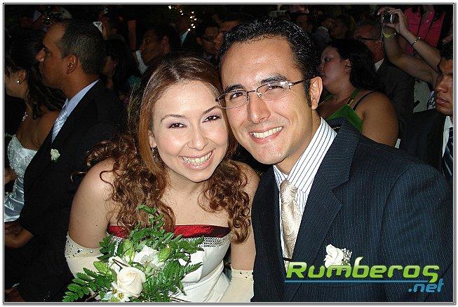 20 PAREJAS DIJERON »SI ACEPTO» EN SAMBIL CARACAS