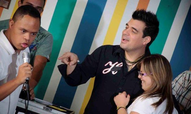 Rafael »pollo» Brito comparte su talento con los niños especiales