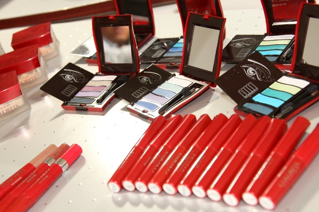 Ésika presenta la renovación de su línea de maquillaje Colorfix Maxtime