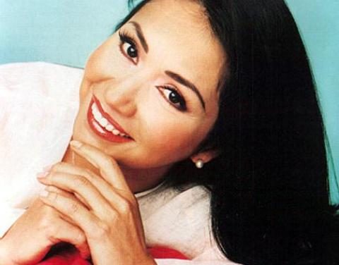 ANA GABRIEL REGRESA A VENEZUELA