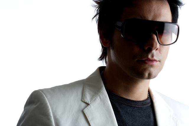 BETO CUEVAS SOLIDARIO CON CHILE GRABA ‘GRACIAS A LA VIDA’