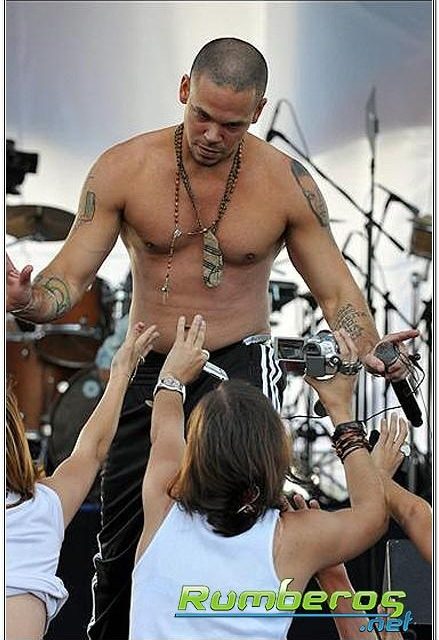 Calle 13 ofreció multitudinario concierto en La Habana