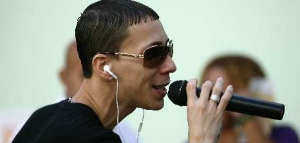 Baby Rasta regresa a casa tras salvarse milagrosamente de un tiroteo