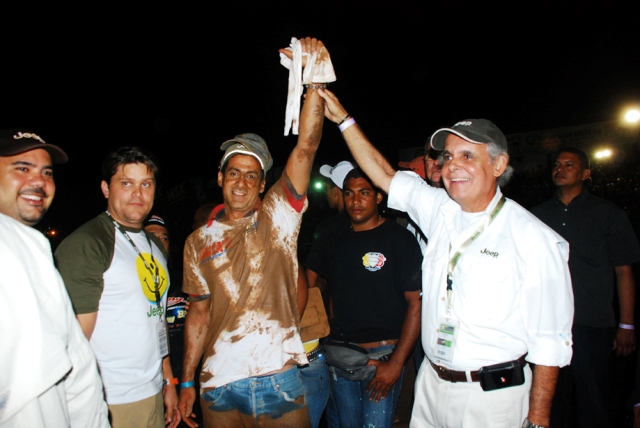 NAIBER BORGES SE ALZó CON LA COPA JEEP EN LA COMPETENCIA DE DESTREZA 4X4 DEL OFF ROAD & ADVENTURE FESTIVAL