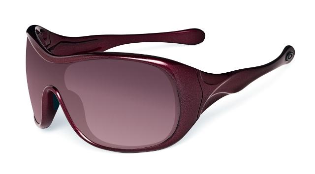 Oakley presenta nuevos modelos femeninos  de la colección 2010