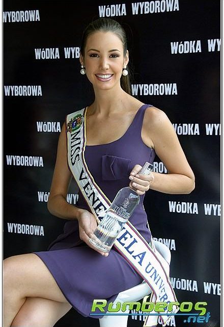 WYBOROWA y sus consumidores posaron junto a las Misses de Venezuela