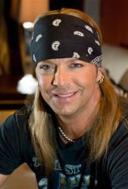 Planean realizar más exámenes a Bret Michaels