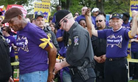 Actor Danny Glover arrestado durante protesta sindical