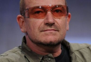 El cantante Bono, operado de la espalda en Alemania