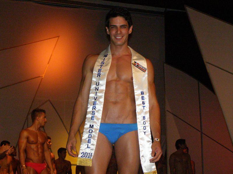 EDGAR MORENO GANO »MEJOR CUERPO» EN EL MISTER UNIVERSO MODEL 2010