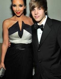 JUSTIN BIEBER MUY BIEN ACOMPAÑADO