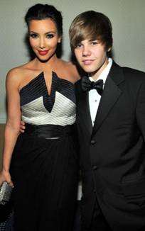 JUSTIN BIEBER MUY BIEN ACOMPAÑADO