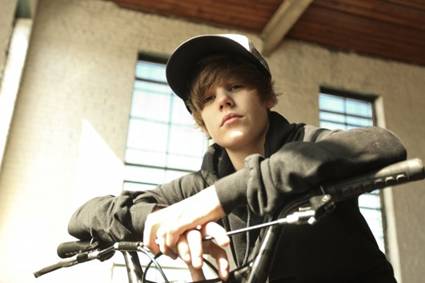 JUSTIN BIEBER PROTAGONIZA LOCURA DE FANS