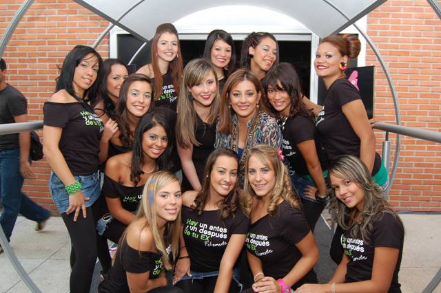 Alrededor de dos mil chicas vivieron el cambio más fashion en el Beauty Zone de CyZone