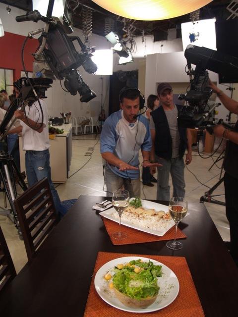 Nueva Temporada: »Hágalo Simple México» con la mexicana Elena de Tellitu. Lunes 7 de junio, 10.30 a.m.