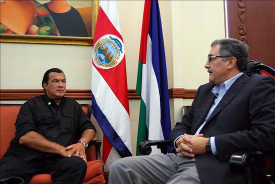 El actor Steven Seagal se va molesto  de Costa Rica
