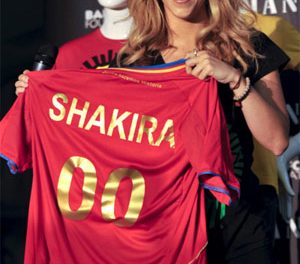 Shakira presentó en Madrid su colección de camisetas para el Mundial
