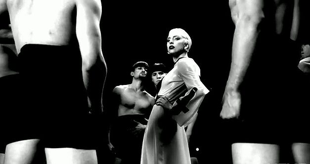 Teaser del nuevo vídeo: Lady Gaga, en blanco y negro para »Alejandro»