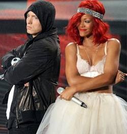 Eminem y Rihanna arrebatan el número 1 en ventas a Shakira