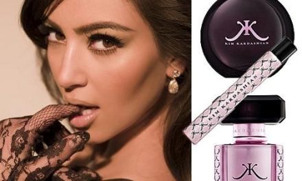 Kim Kardashian derrocha sensualidad con su nuevo perfume