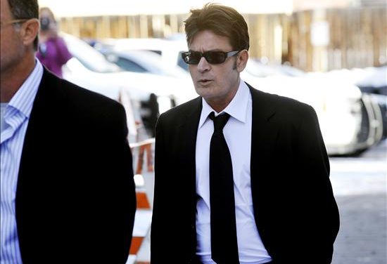Charlie Sheen sale del hospital luego de evaluación psiquiátrica