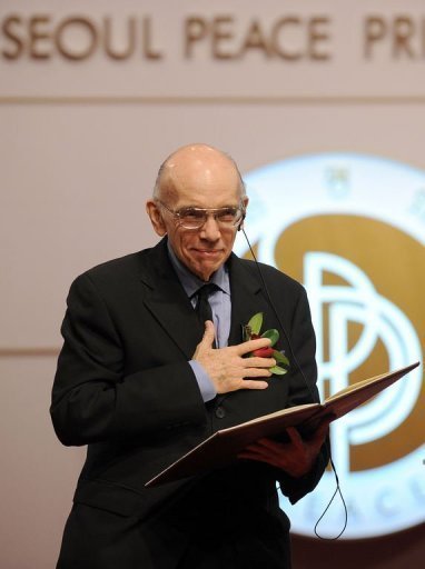 Corea del Sur concede premio de paz al músico venezolano José Antonio Abreu