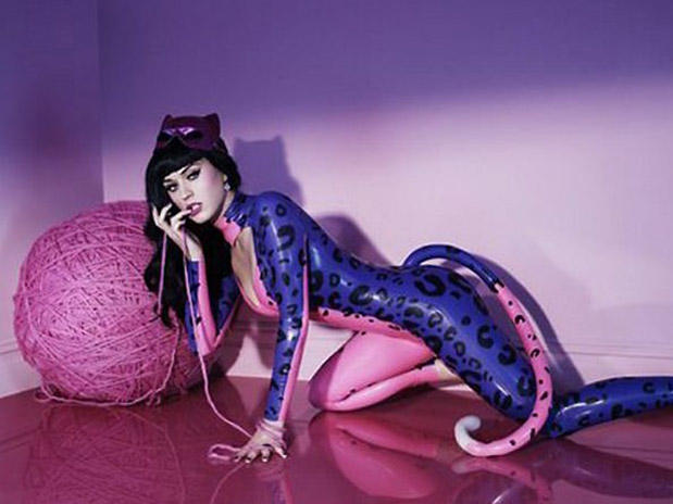 Katy Perry se convierte en una sexy gatita para su nueva fragancia »Purr»