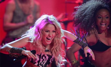 Shakira obtiene Disco de Platino en México en menos de un mes