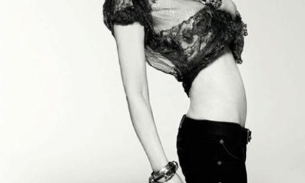 Courtney Love acude a una entrevista borracha y desnuda