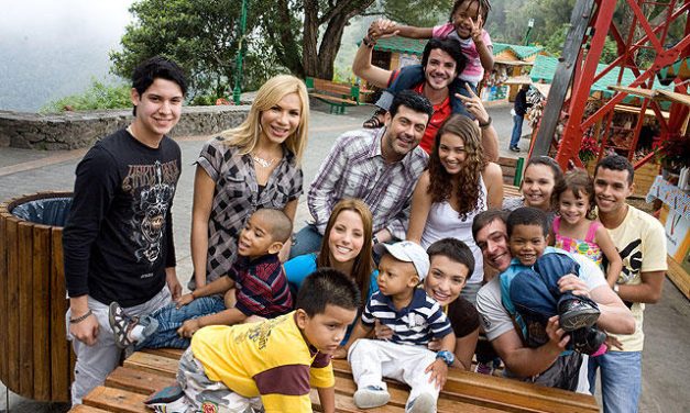 FUNDACION ABRIGAME REALIZA UN PASEO CON LOS FAMOSOS DE LA TELEVISION