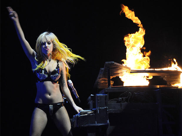 Lady Gaga animó al público croata con provocaciones sexuales y nacionalistas