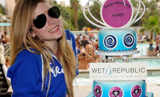 Avril Lavigne regresa el próximo año con nuevo CD