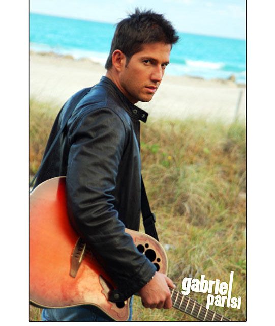 GABRIEL PARISI SE LANZA COMO CANTANTE