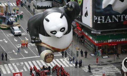 Kung Fu Panda y Juanes participan en el desfile de NY