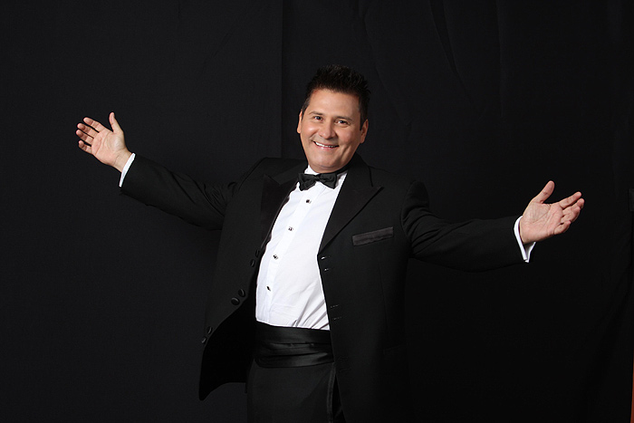 ROBERTO ANTONIO ARMA LA RUMBA NAVIDEÑA EN EL EUROBUILDING