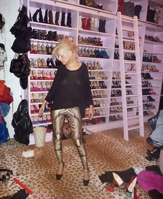 Christina Aguilera comparte su ‘Walk-in-closet’ (+Fotos)