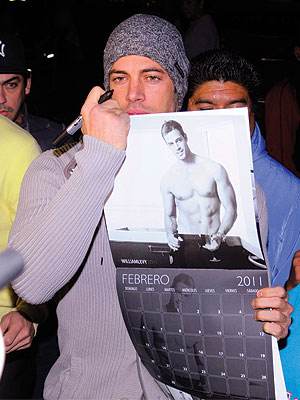 William Levy ya lanzó su calendario sexy