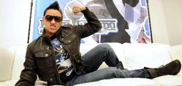 Elvis Crespo cambia de look y de merengue