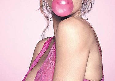 Gisele Bündchen, posa en ropa interior interior celebrando 45 aniversario de la marca de lencería HOPE