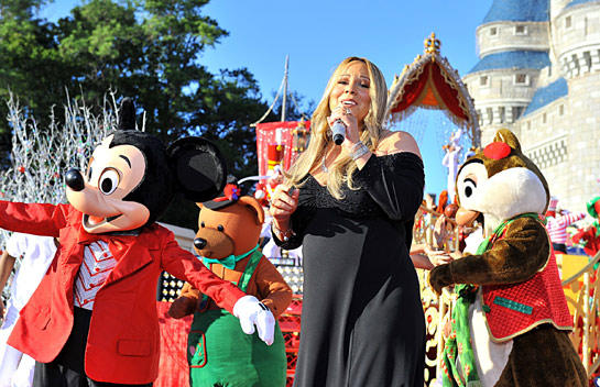 Mariah Carey cantó embarazada en Disneyland por Navidad