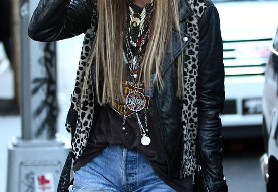 Miley Cyrus, preocupada por las burlas hacia su hermana, Noah