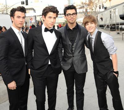 Jonas Brothers denuncian a Justin Bieber por usar las siglas »JB»