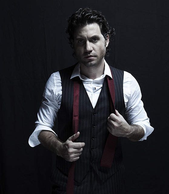 EDGAR RAMÍREZ VESTIRÁ DE PRADA EN LOS GLOBO DE ORO