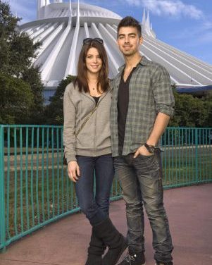 Joe Jonas le regaló un anillo de diamantes a Ashley Greene