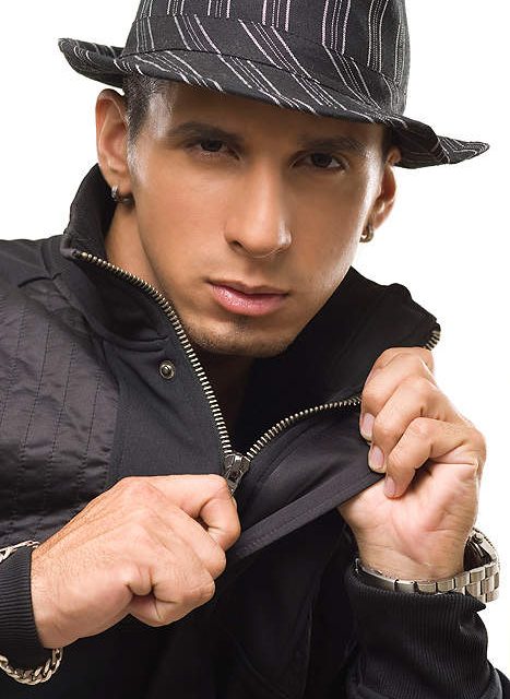 CANTANTE ROMAN sufre incidente vial, recuperandose satisfactoriamente