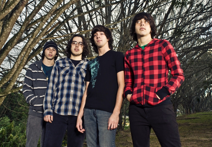 ESTE LUNES THE ASBESTOS LANZA NUEVO SENCILLO »CROSS AND CROWS» A LAS RADIOS
